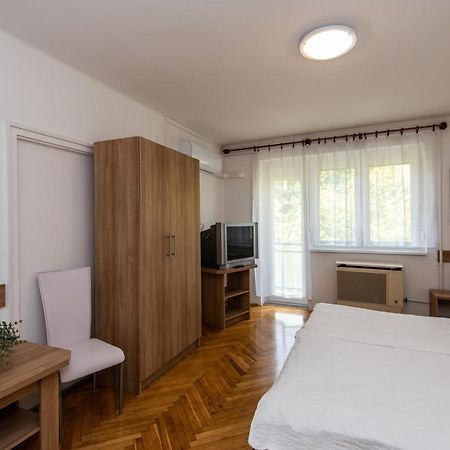Kis Janos Apartman Sopron Exterior photo